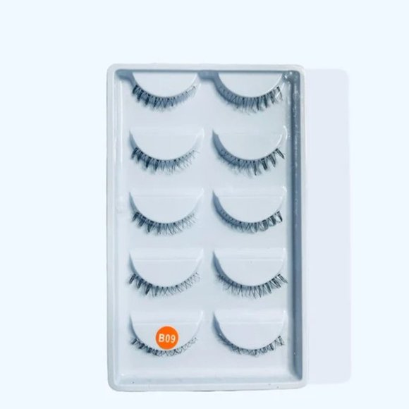 100% BOTTOM LASHES.BOTTOM LASHES EXTENSION ON THE BOTTOM HELP BALANCE OUT AND CO - Picture 5 of 8